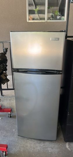 Fridgeidaire 7.5 Cu. ft Top Mount Refrigerator/Freezer