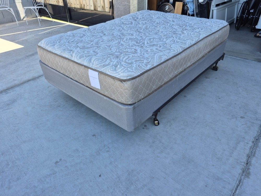 Full Size Bed/// Mattress, Box Spring and Metal Fame 