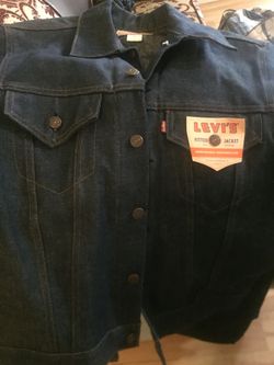 LEVI’S