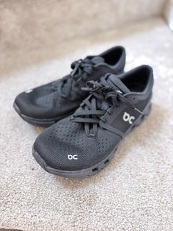 On Cloud Running Sneakers Women's Size 9.5