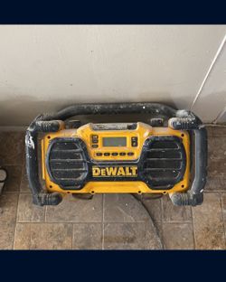 DeWalt Radio Runs On battery, Or AC Plug Also Charges Batteries