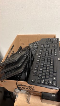Lot of 5 keyboards