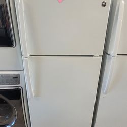 Regular Top Freezer Refrigerator Used In Good Condition With 90days Warranty From $350 Up To $399