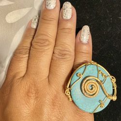 Turquoise Round Stone Over Gold Metal Ring Size 7