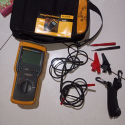 Fluke 1520 MegOhmMeter - Insulation Resistance Tester (Complete Kit)