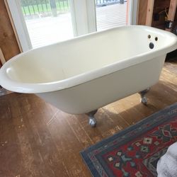 Antique Claw Foot Bathtub 