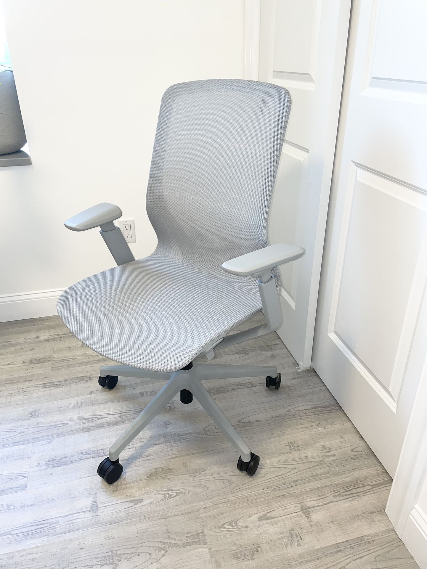 Ergonomic Office Chair - Laura Davidson Waverly Mesh Chair