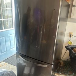 LG Refrigerator-Good Working Condition 