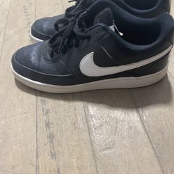 Nikes Sz 10 