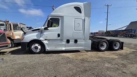 2018 Cascadia 126 * For Parts*