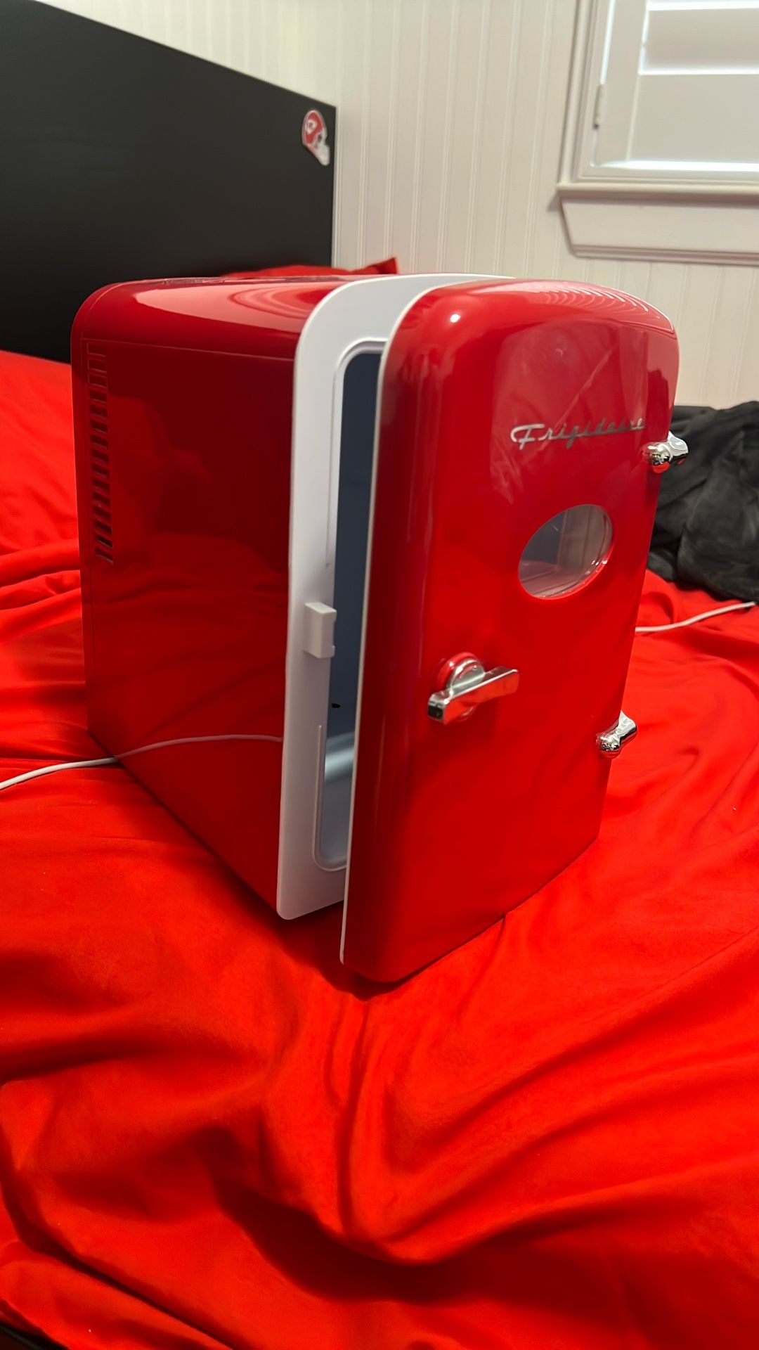 Mini fridge