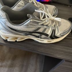 Ascis kayano Gel 14