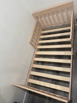 Toddler bed