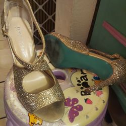 High Heels Size 9 Also Fits Comfortably A Size 8 1/2 Betsey Johnson Gently Used
