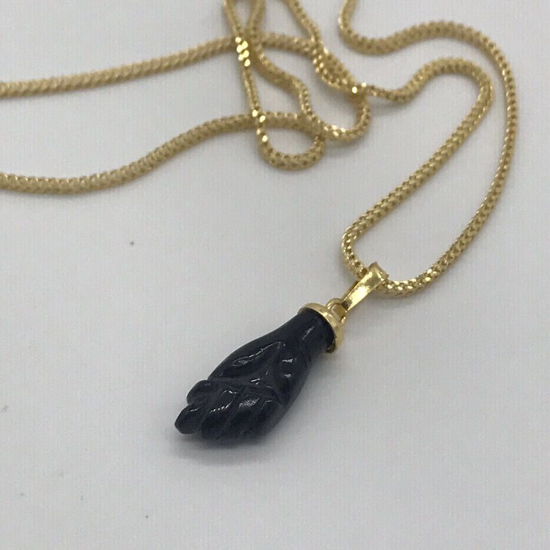 Cadena italiana con dije mano azabache