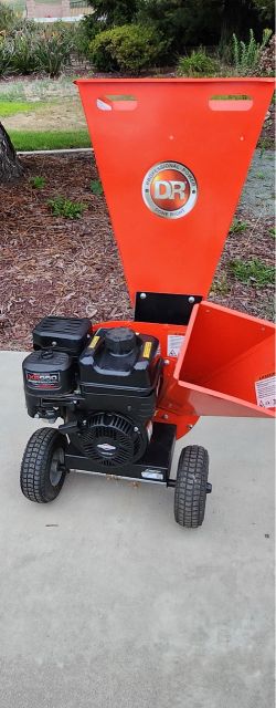 DR Power Equipment Wood Chipper Shredder with Briggs & Stratton XR950 Engine