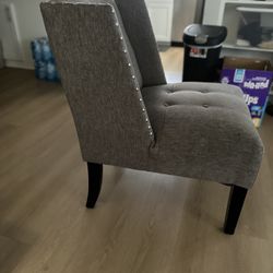 ACCENT CHAIR
