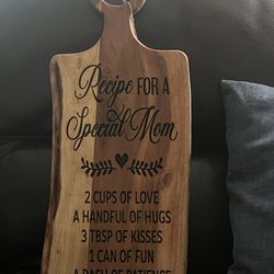 Mother’s day cutting board made out of wood
