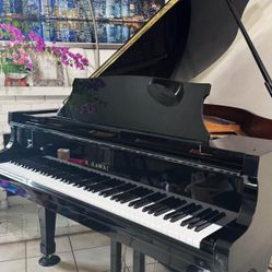 Yamaha G2 Baby Grand Piano 