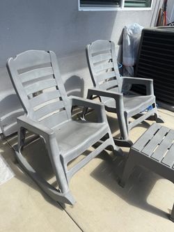 Patient chairs with table