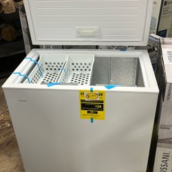 Vissani 7.0 cu. ft. Manual Defrost Chest Freezer with LED Light in White, Garage Ready