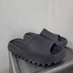 Yeezy Slides 