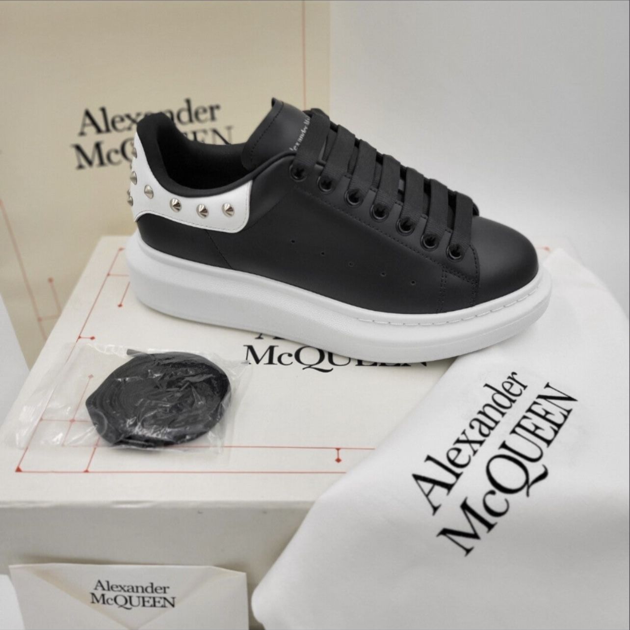 Alexander McQueen (size 8)