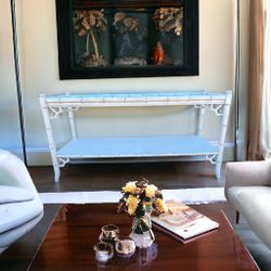 White Thomasville Sofa Table! Quality Piece Ready for your Home! DELIVERY AVAILABLE!