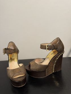 2 Ladies Heels 