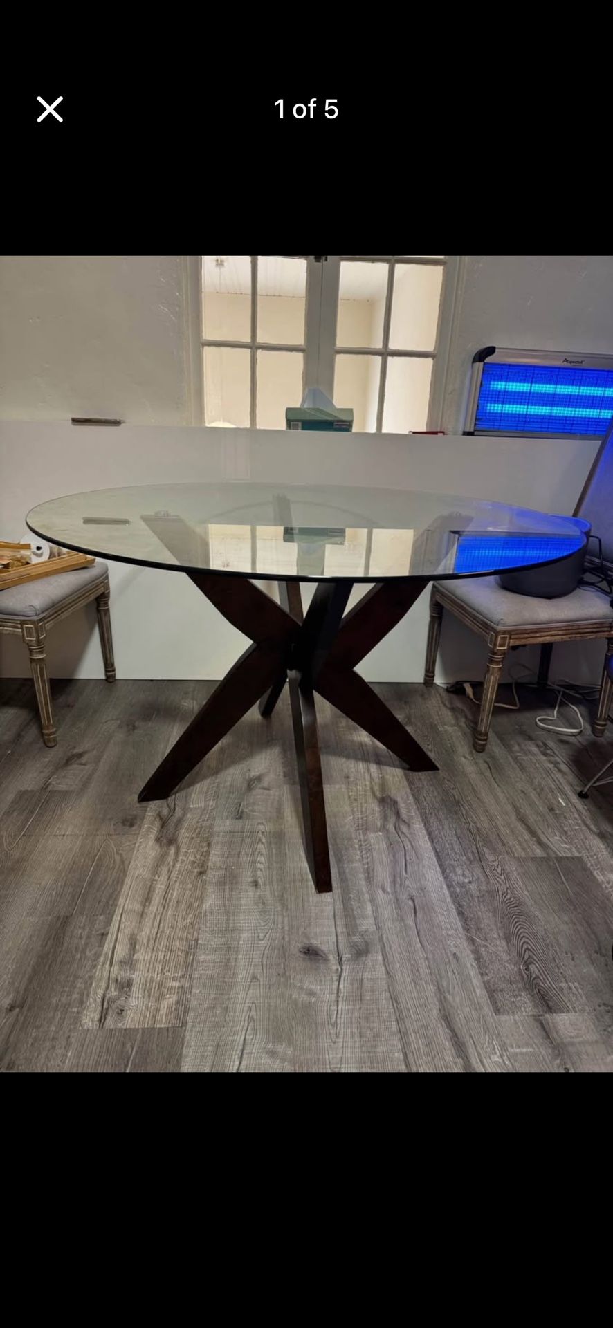 STEVE SILVER AMALIE 48 INCH ROUND GLASS TOP DINING TABLE