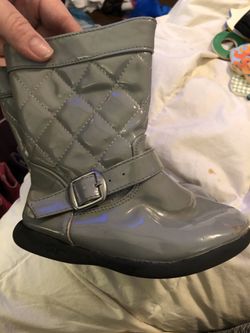 Size 9/10 girl zip up boots