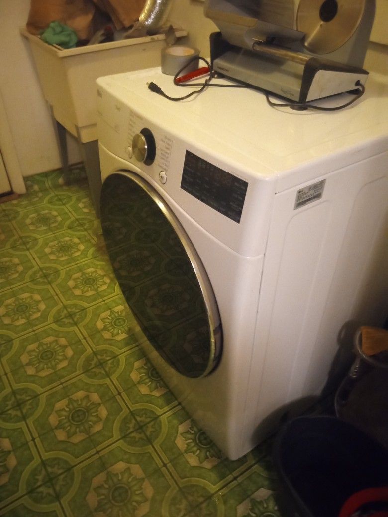 LG Dryer/Gas Like New