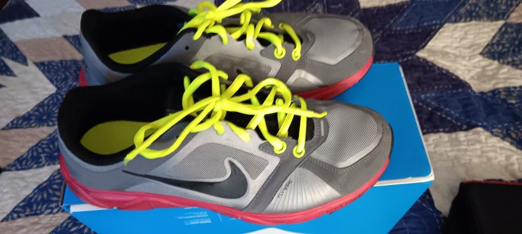 Women's Nike Flywire Size 8