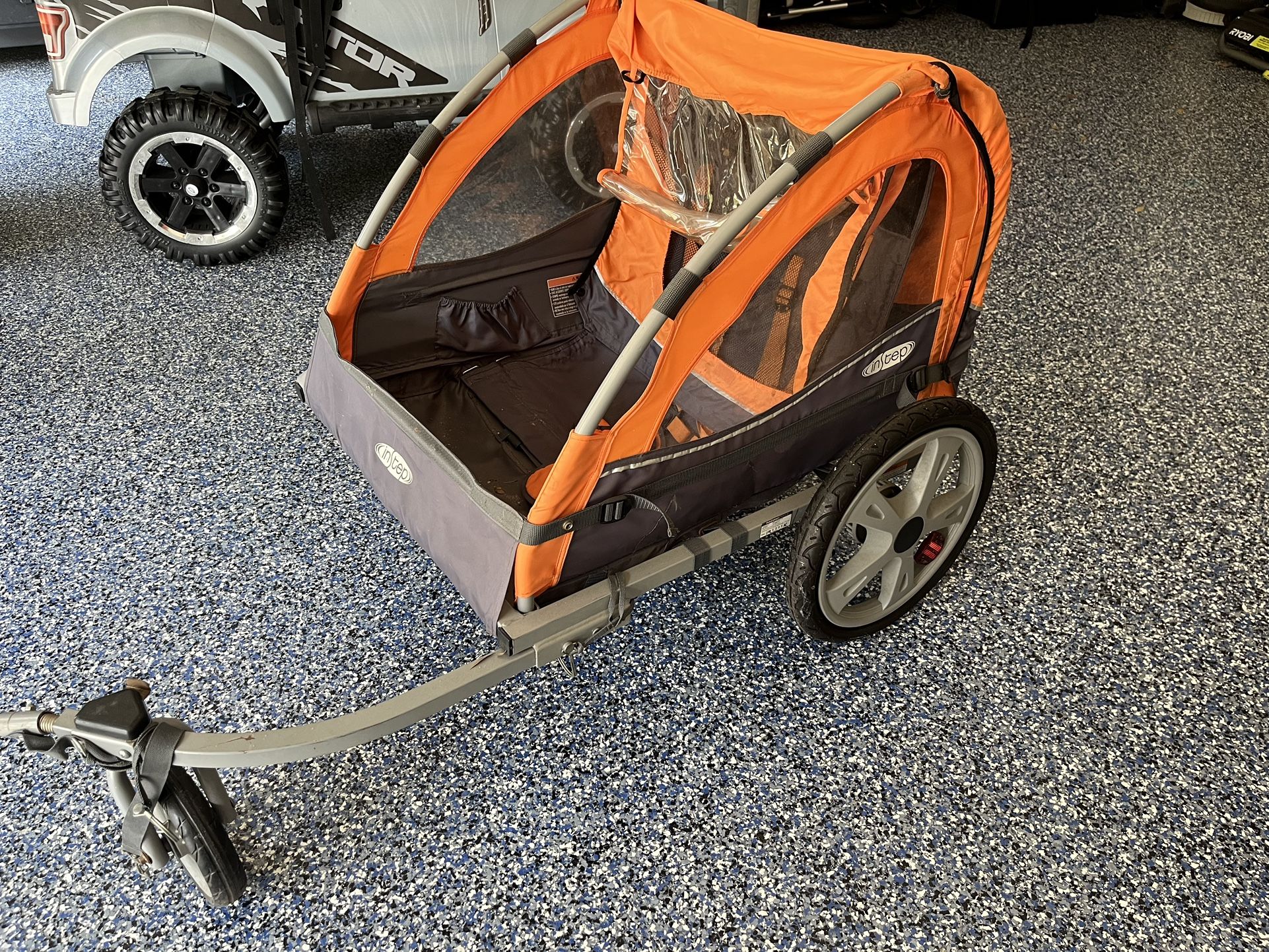 Used instep online bike trailer