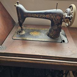 Singer Sewing Machine Circa.1919