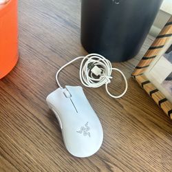 Razer DeathAdder Essential Gaming Mouse: 6400 DPI Optical Sensor - 5 Programmable Buttons - Mechanical Switches - Rubber Side Grips - Mercury White