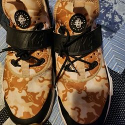 Nike Hurache Air Beige size 12