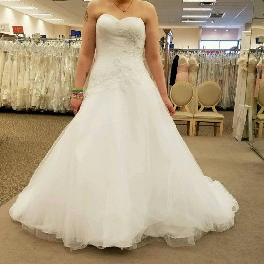 Wedding Dress *New *