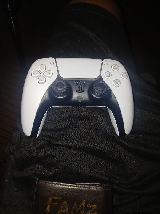 PLAYSTATION CONTROLLER
