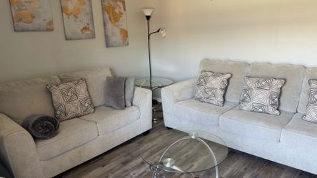 Beautiful Beige Sofa & Loveseat Set Excellent Condition