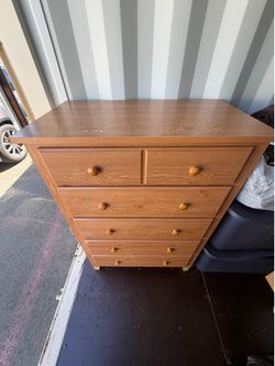 CLOTHES DRESSER