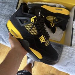 JORDAN 4 YELLOW THUNDER SIZE 10.5 