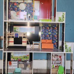 Avengers action figure playhouse