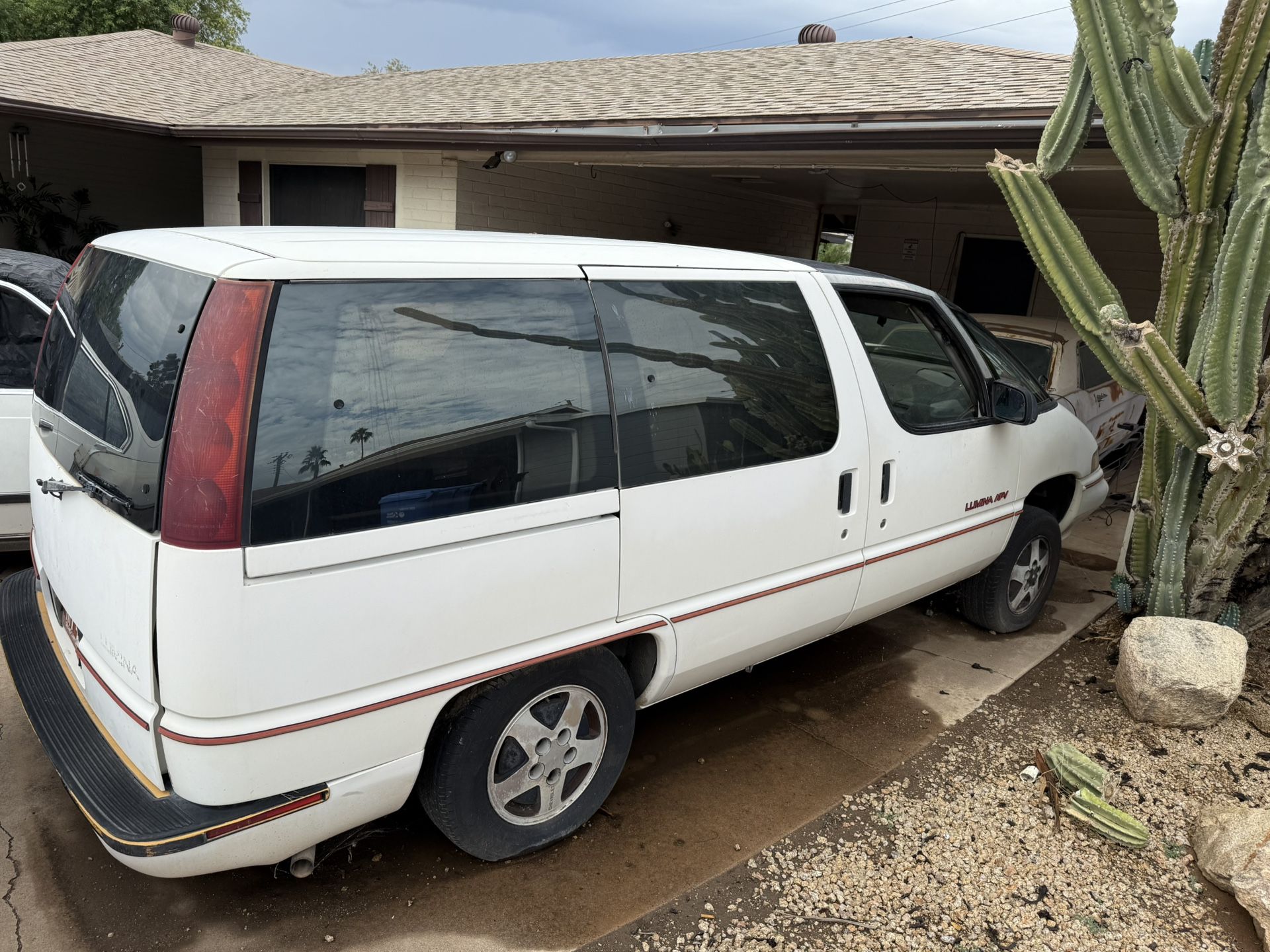 Chevy Lumina APV Van – Parts/Project (Not Running)