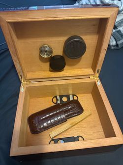 Cigar humidor