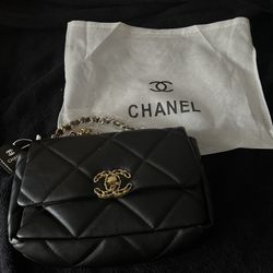Handbag (Chanel) Black/Gold