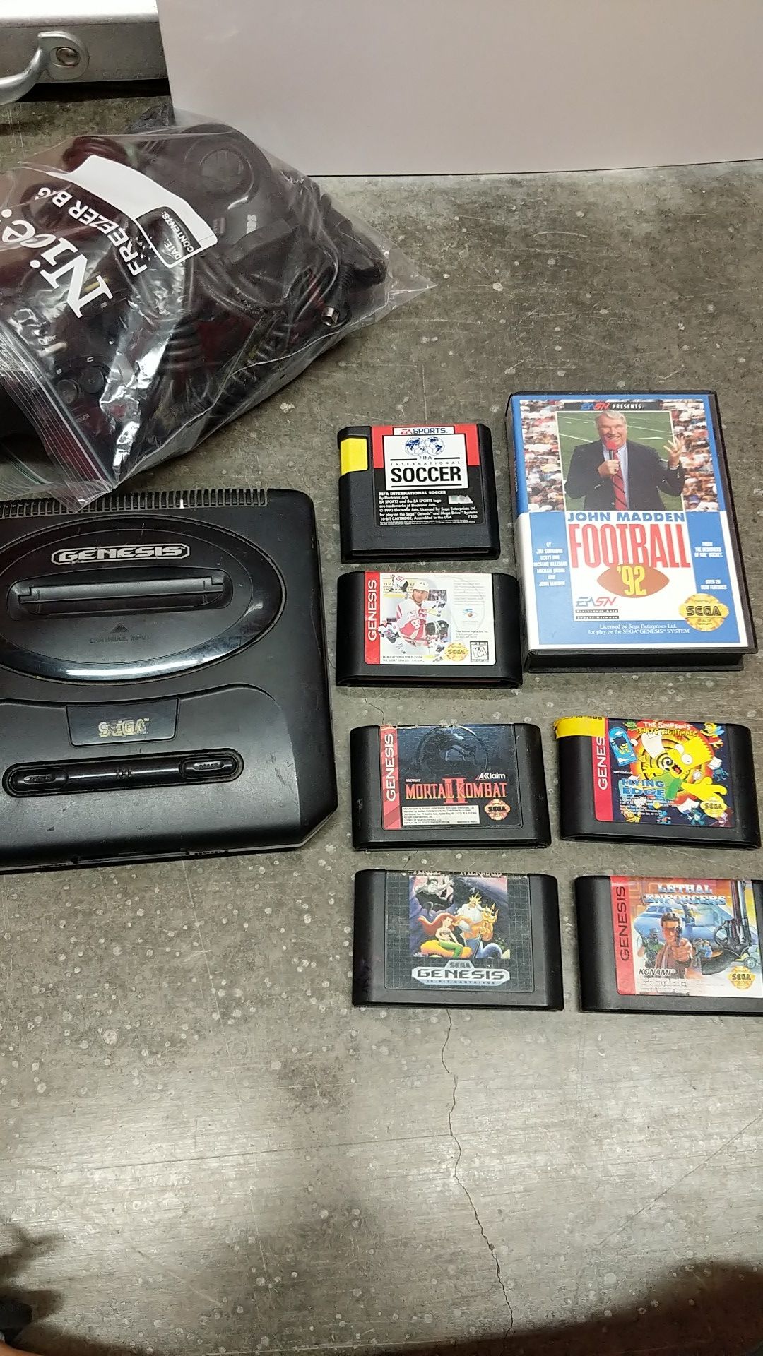 Sega Genesis model 2 lot with games and extra controllers