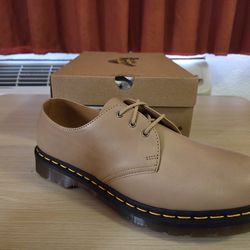 Womens Dr. Martens Carrara Size 10