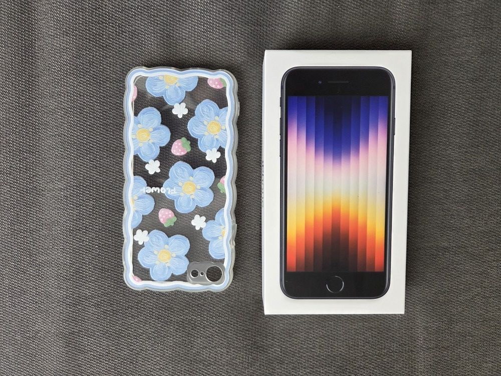 iPhone SE 3rd gen Brand New with 1 Month Service