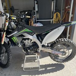2009 Kawasaki Dirt Bike KX450F– Monster Edition – Clean Title – Very Low Hours – Garaged